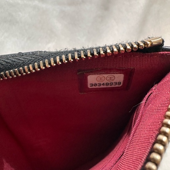 Chanel Black Quilted Leather Wallet and phone holder - Picture 4 of 9